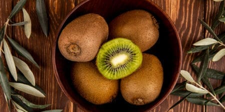 mahkluk aneh yang nama dan bulunya mirip dengan buah kiwi, burung ini unik dari pada yang lainnya